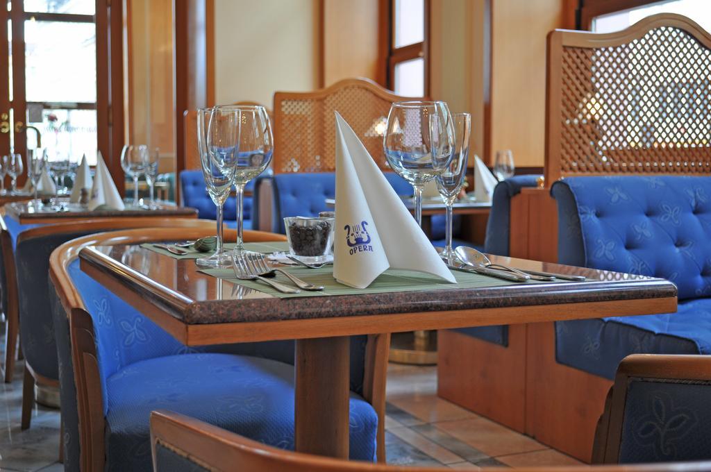 Hotel Opera Prága Kültér fotó